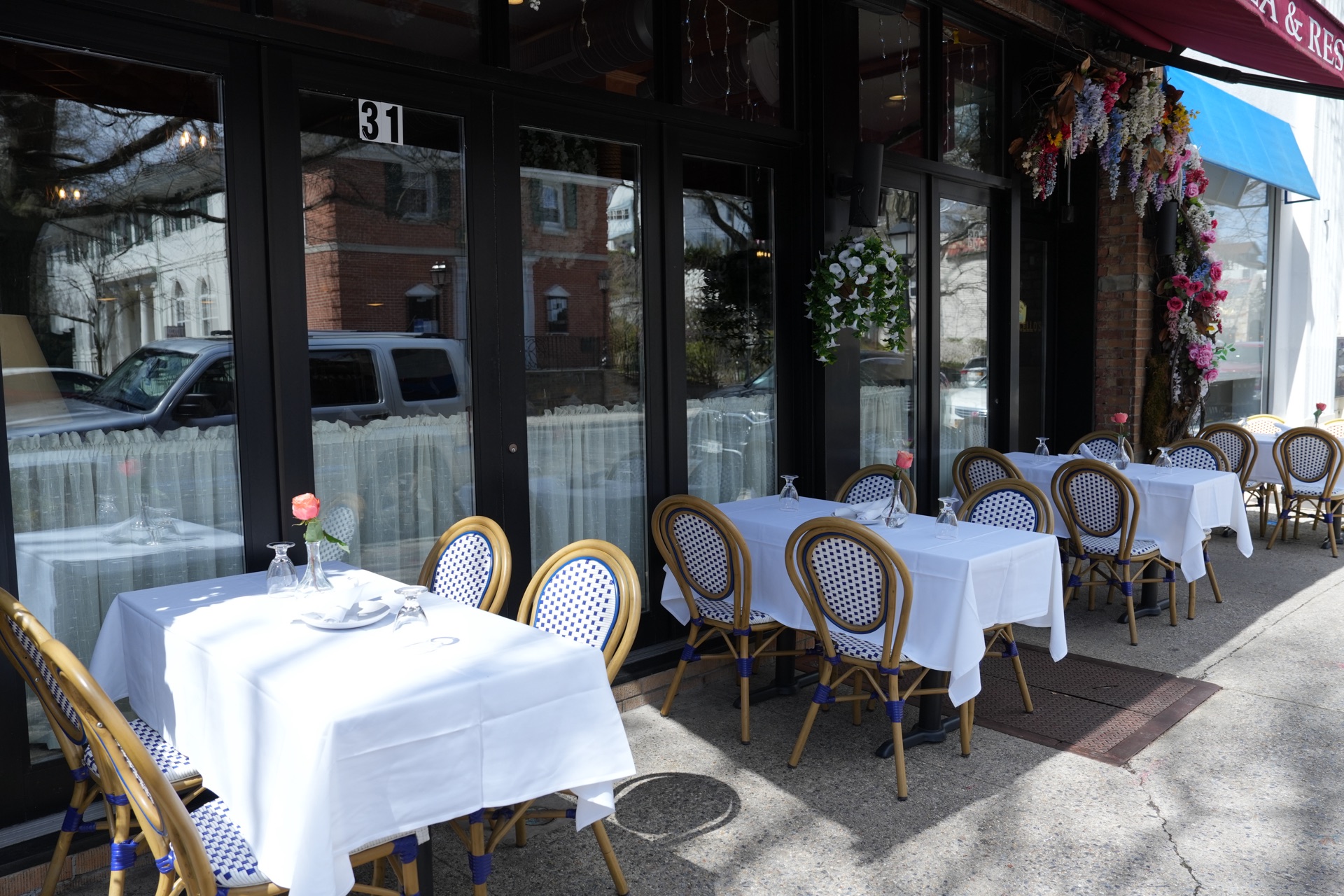 Outdoor seating at Marcello's Restaurant in Pelham, NY